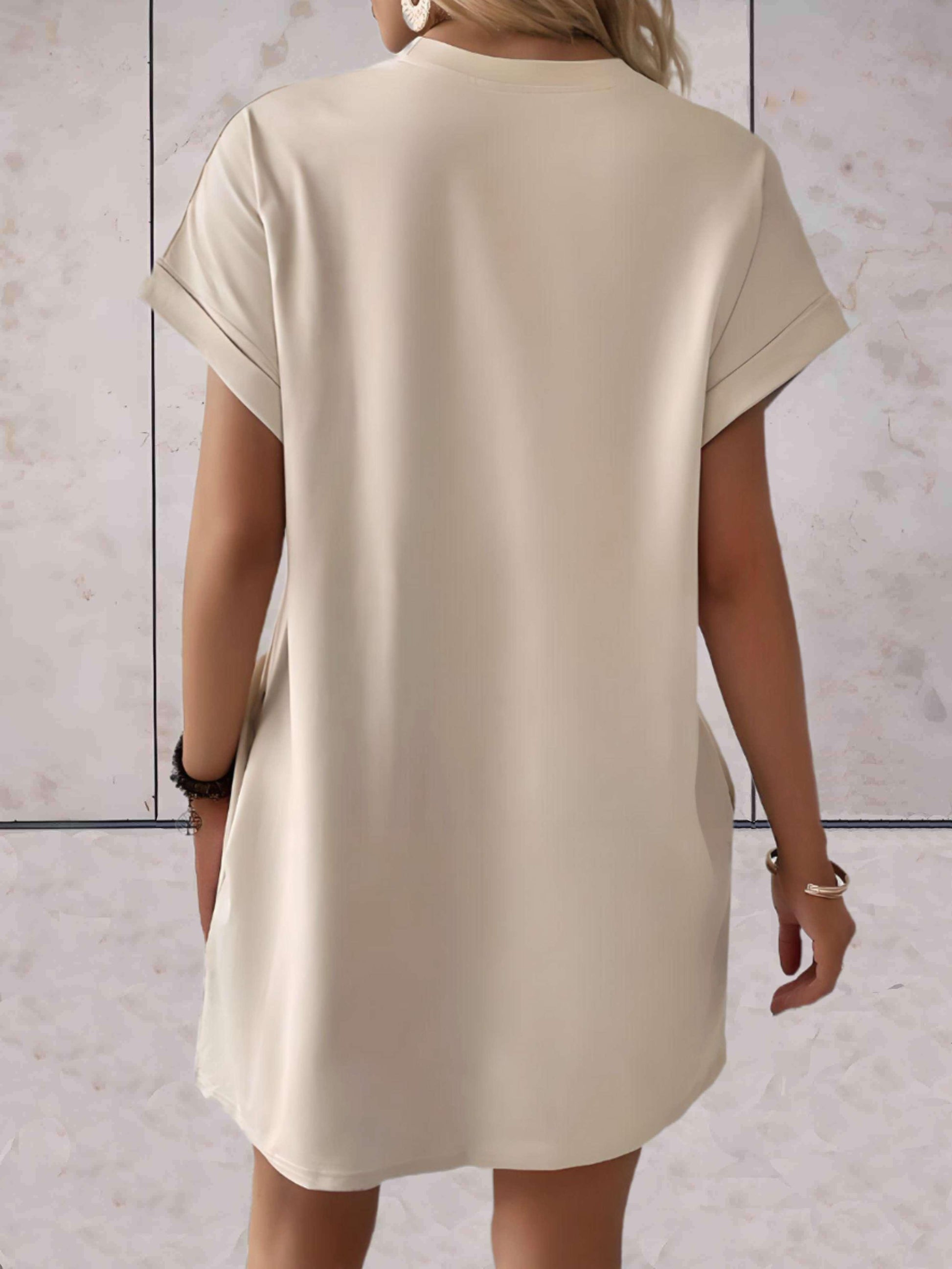 Mavyl - Effen mooi aansluitende jurk ronde hals korte en wijde mouwen boven kniehoogte met steekzakken - Sky-Sense