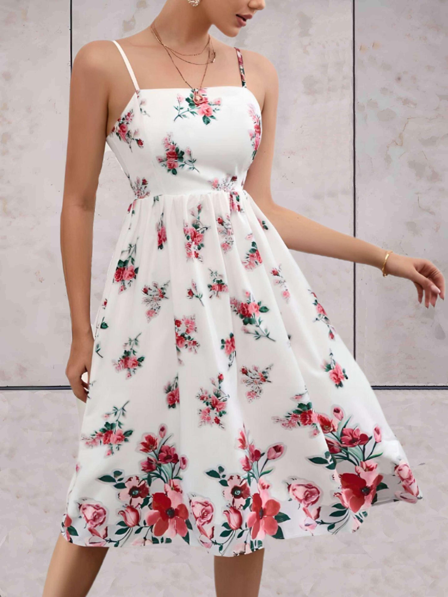 Alies - Wijde bloemen jurk met schouder straps in wit - Sky-Sense