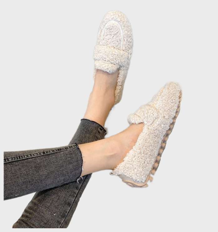 Cherelle  - warme en gemakkelijk te dragen loafers voor dames met wollen voering, wollen manchet en rubberen zool