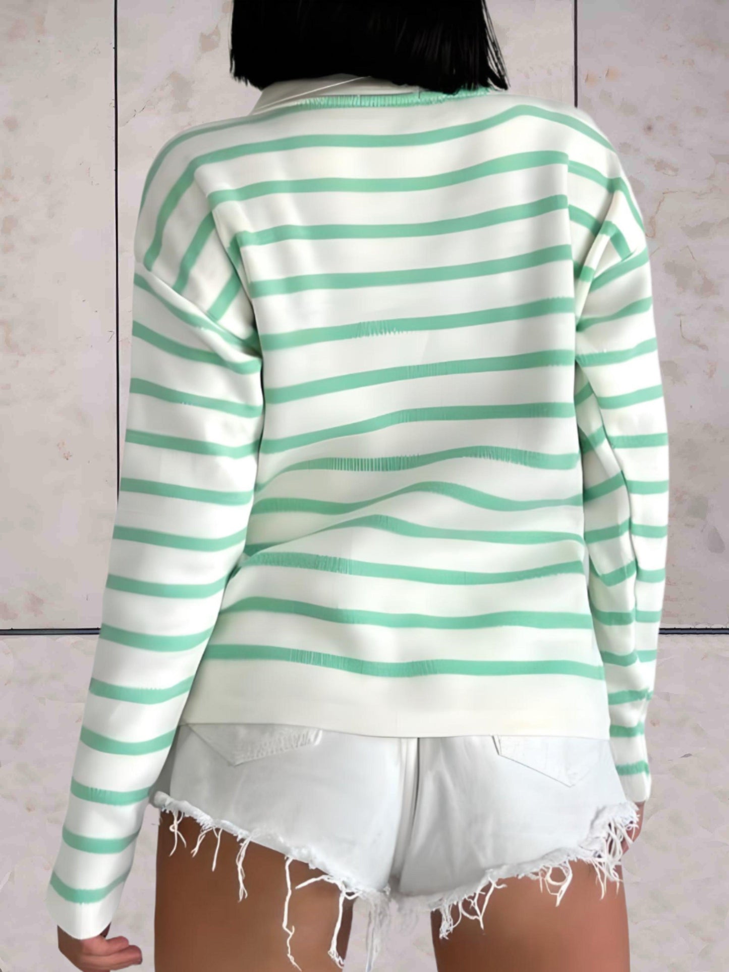 Lyda - Groene en witte horizontale strepen ontworpen sweater met lage v-uitsnijding - Sky-Sense