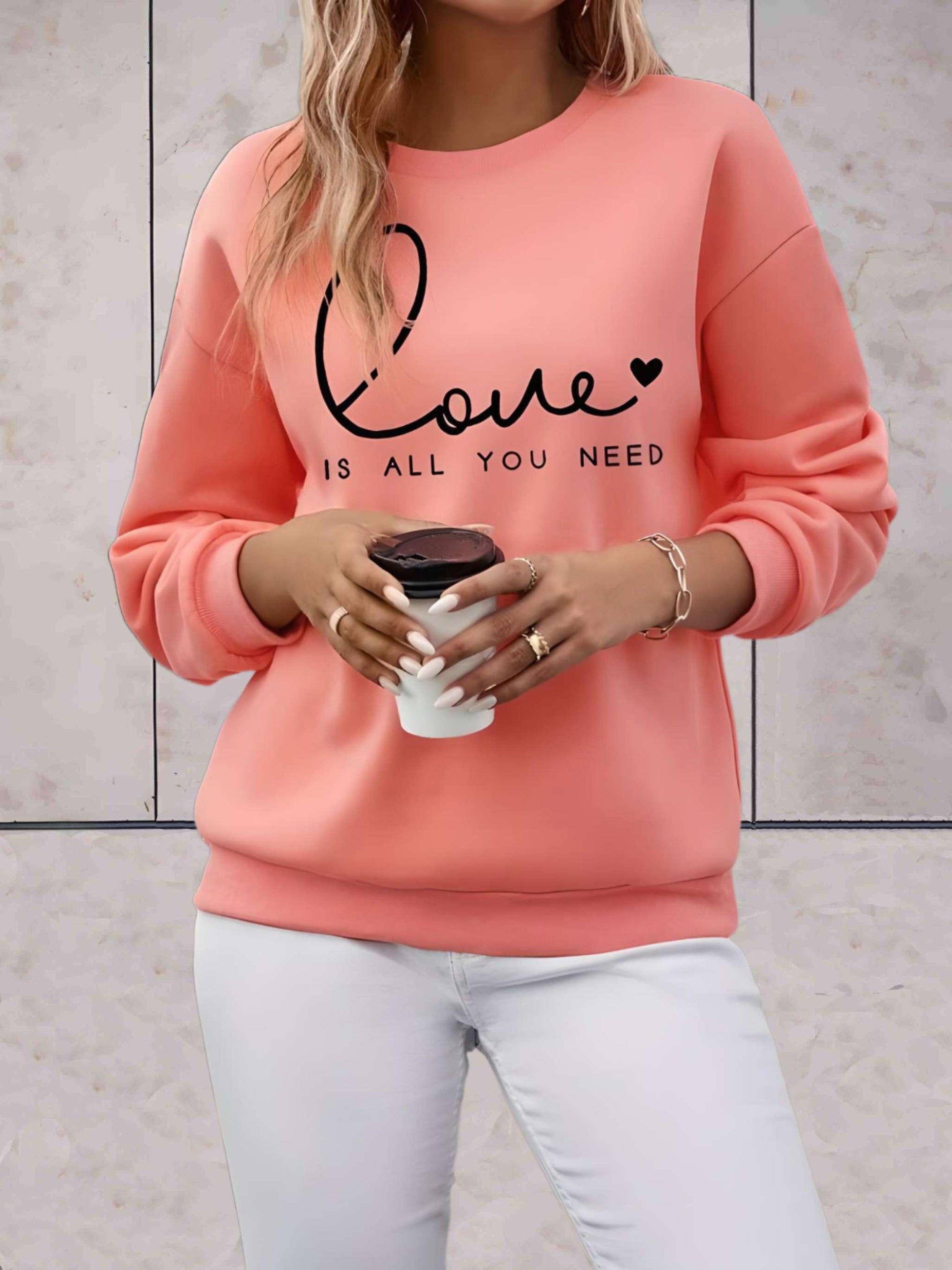 Madison - Lange trui met liefde is alles wat je nodig hebt statement design vooraan - Sky-Sense