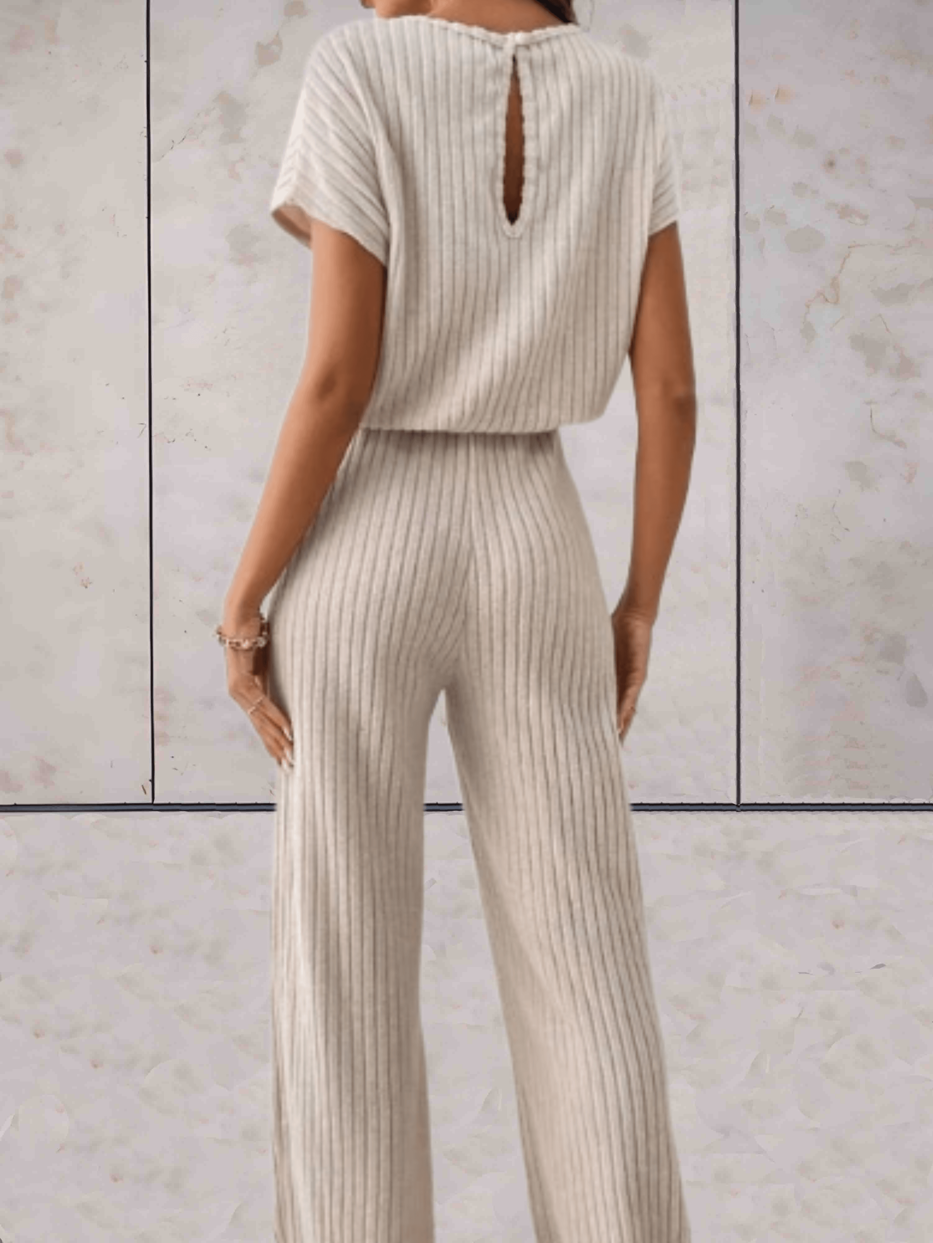 Polly - Effen jumpsuit met korte mouwen en geribbeld design - Sky-Sense