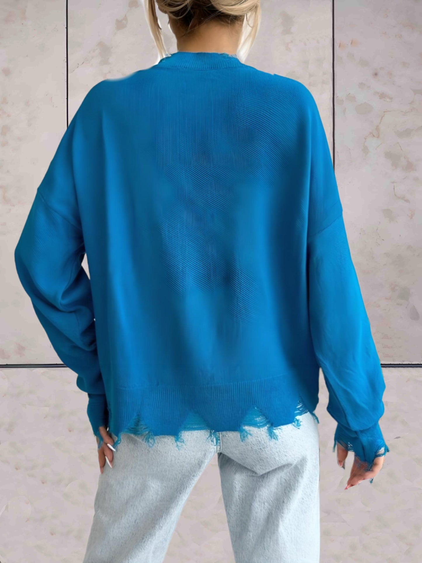 Saskia - comfortabele effen trui met lange mouwen in kleur blauw met ronde hals en gescheurde details aan de onderkant en in de mouwen - Sky-Sense