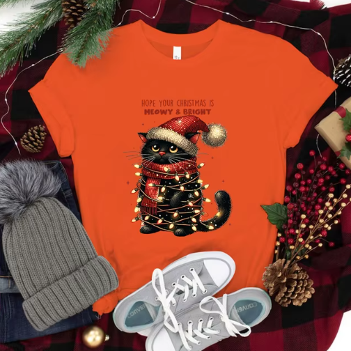 Kerst T-Shirt met Zwarte Kat en Kerstverlichting - Warm, Grappig & Gezellig!