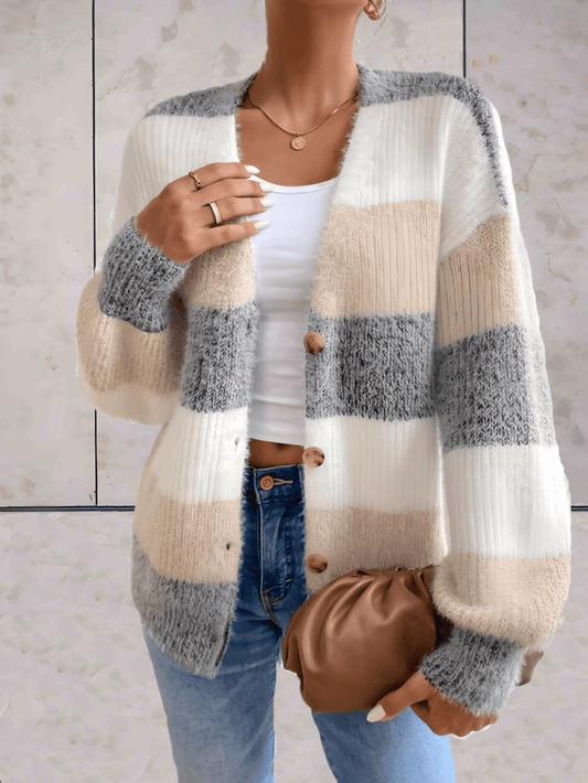 Alexa - Driekleurige witte, beige en grijze oversized sweater met horizontaal design en schattige knoopjes - Sky-Sense