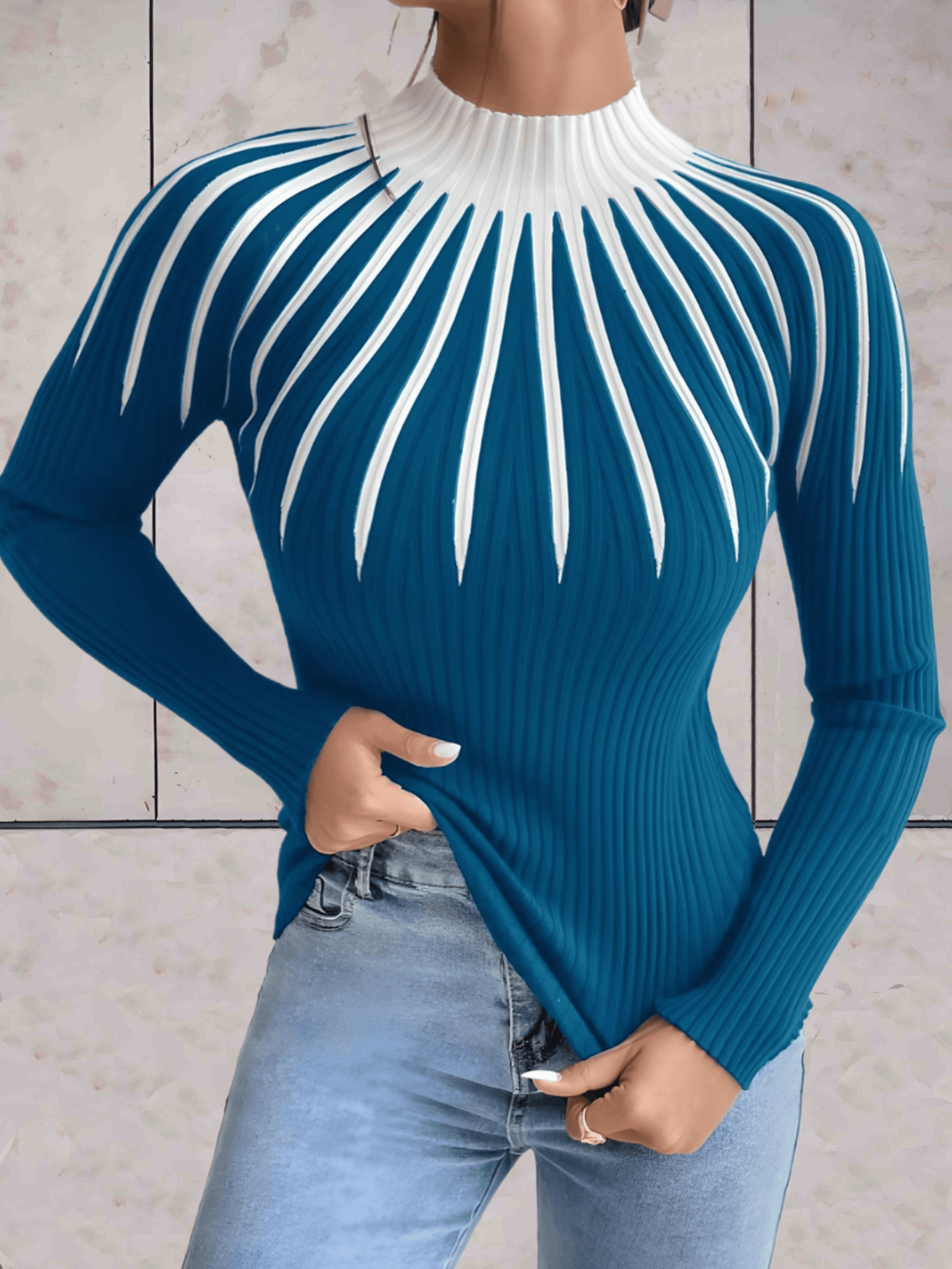 Alice - Coltrui body-fit sweater met wit lijnen design - Sky-Sense