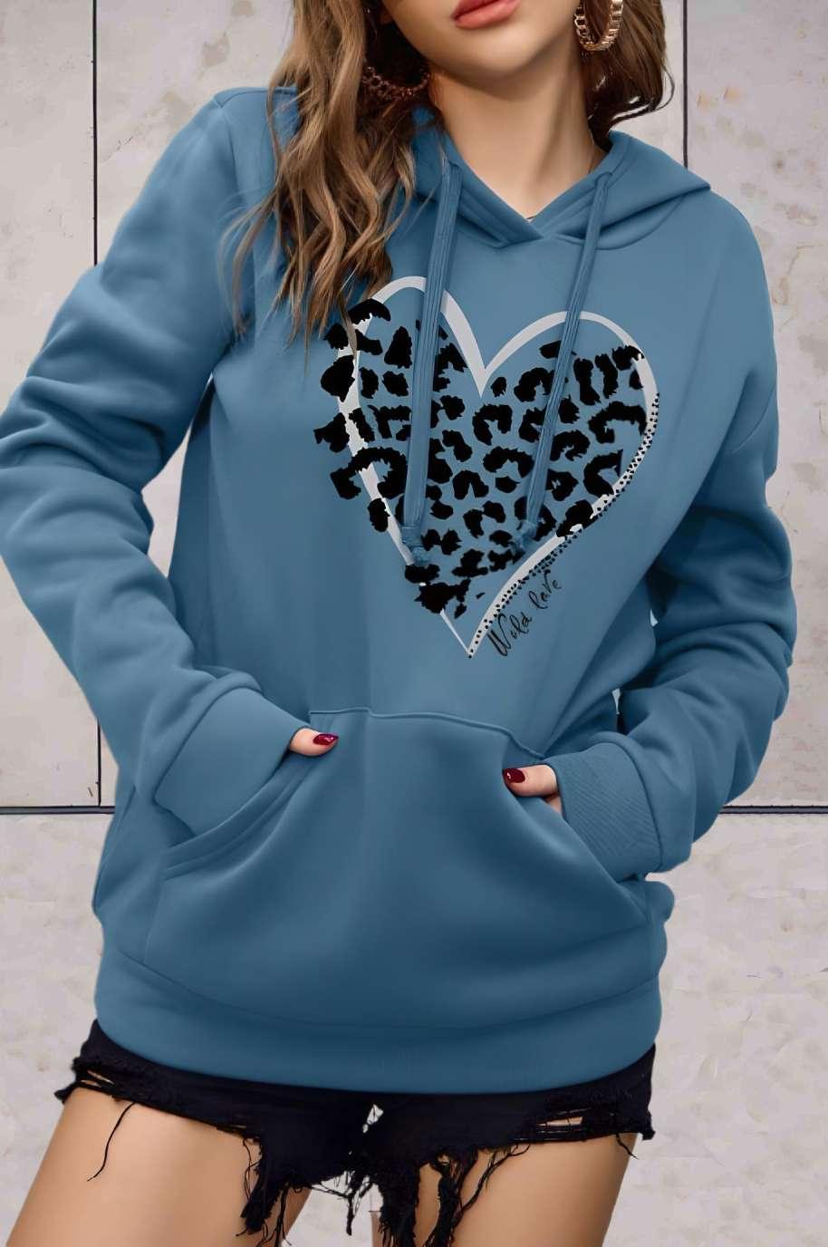 Yza - Blauwe oversized hoodie met print van een groot hart en zakken aan de voorkant - Sky-Sense